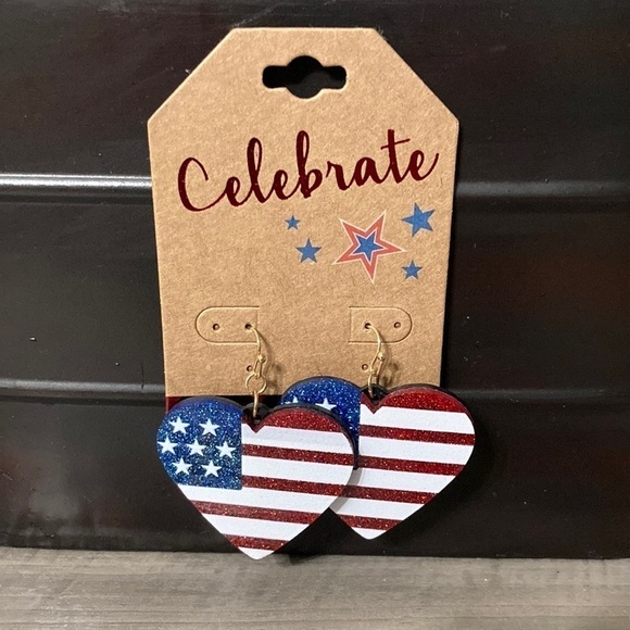 AMERICAN FLAG  HEARTS DANGLE GLITTERY ACRYLIC EARRINGS - Picture 1 of 10